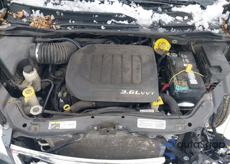 2014 Chrysler Town & Country Touring z USA, uszkodzony, nr VIN 2C4RC1BG5ER330048